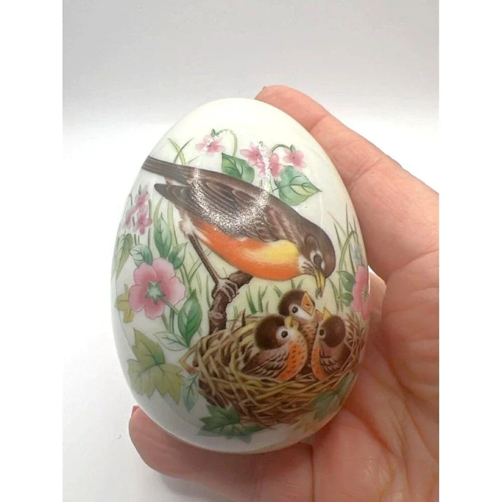 Avon Porcelain Decorative Egg – Spring Bird & Nest Design